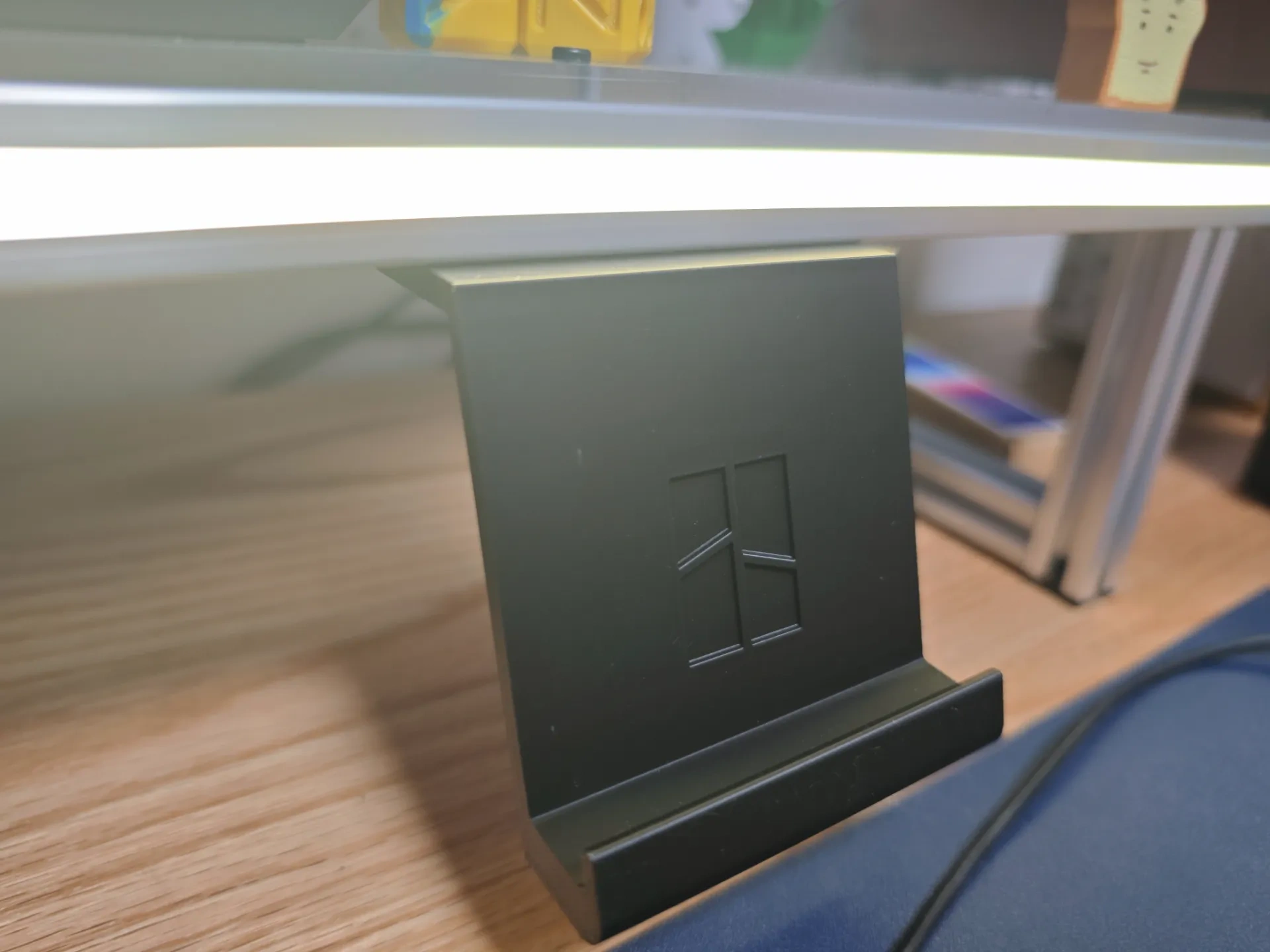 Phone holder for 2020 profile monitor riser by 年糕哎呀 - MakerWorld