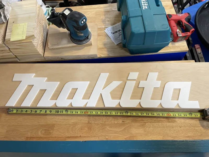 Makita 2d wall logo