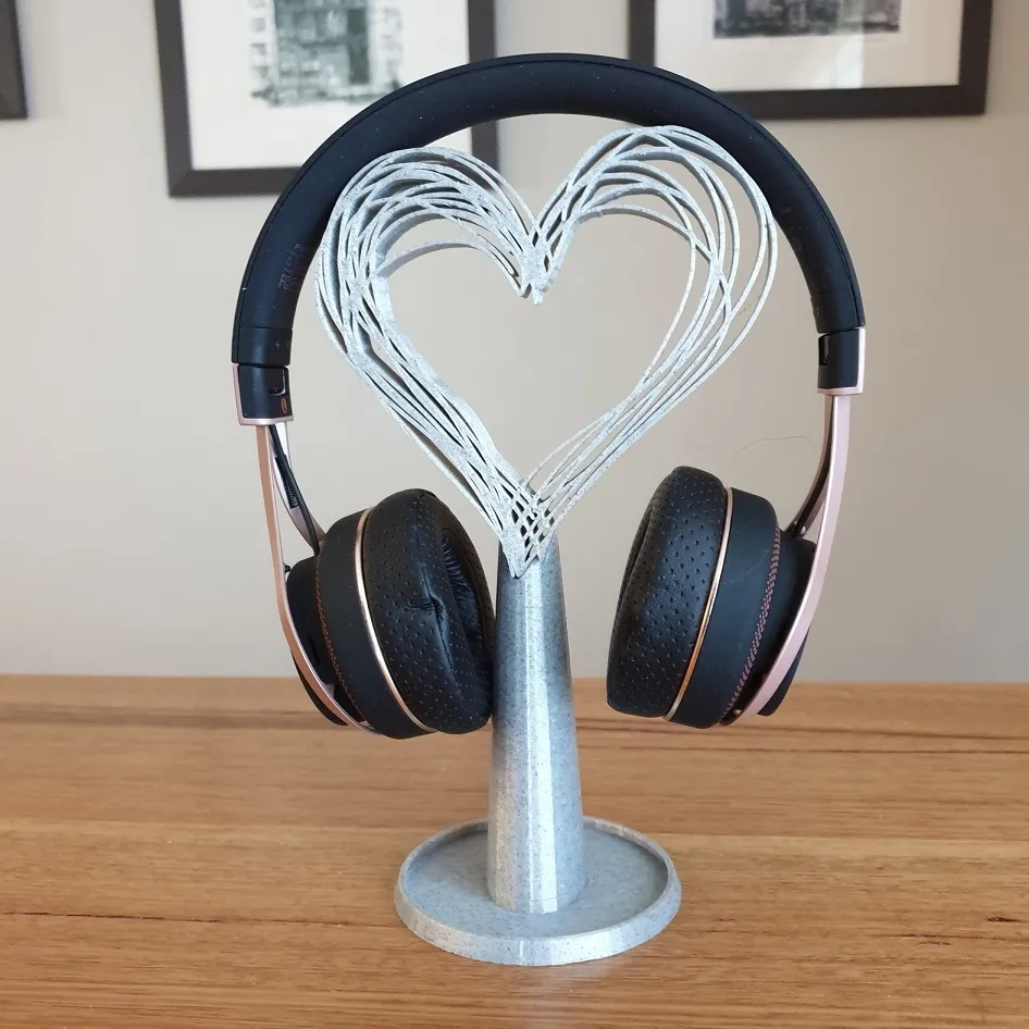 Hearts headphones stand 3DP Remixed by lancelotcvMakerWorld: Download ...