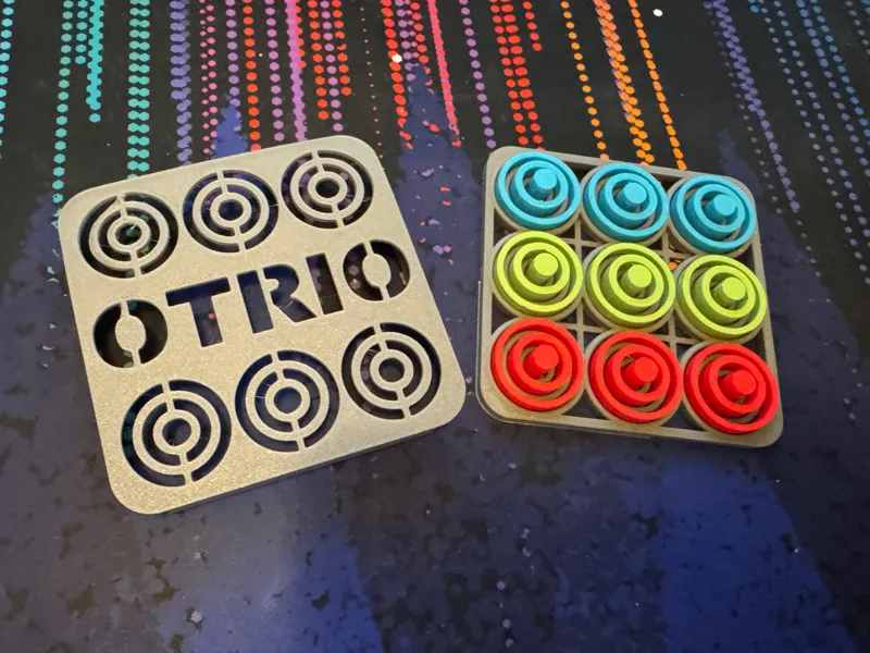 Otrio Tic Tac Toe Pocket Game - Locking Lid