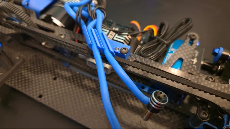 Team Associated TC7.1 Akkukabel Riemenschutz