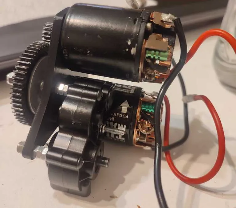 SCX10 dual motor support