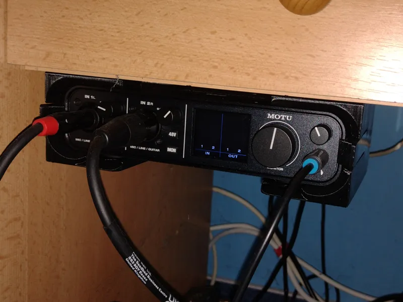 Motu M2 desk mount