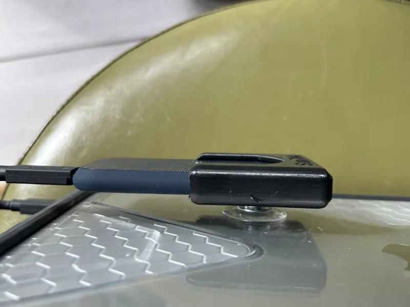 SanDisk Extreme SSD macbook holder