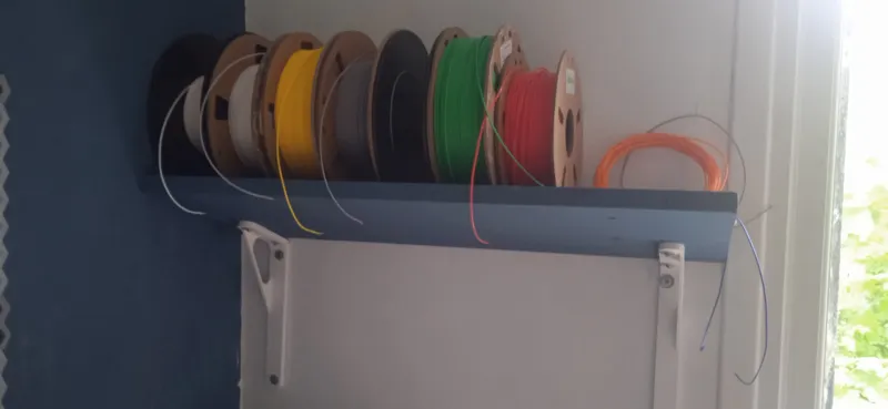 Filament spool shelf