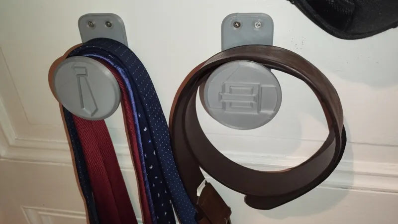 Belt/tie holder