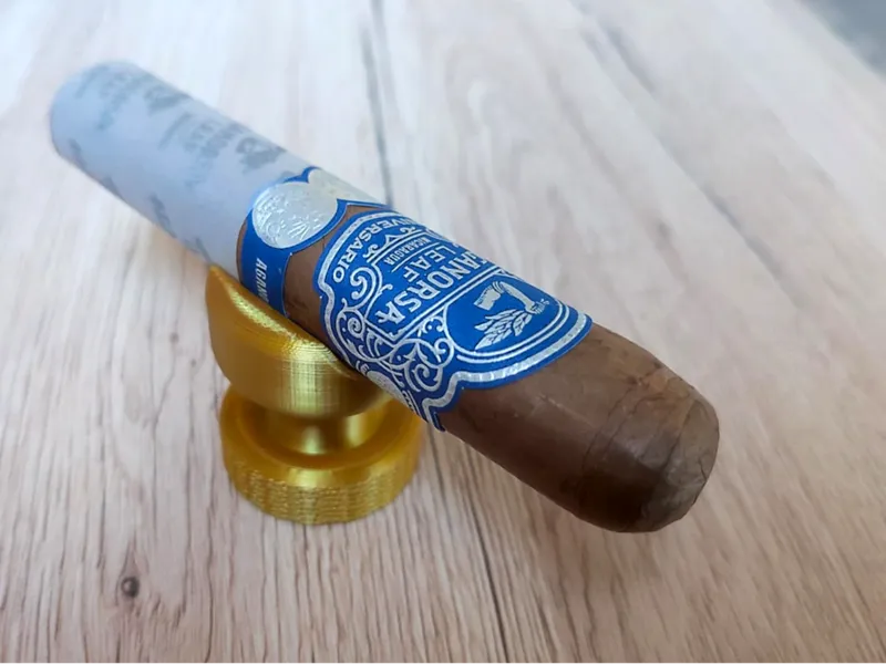 Cigar stand