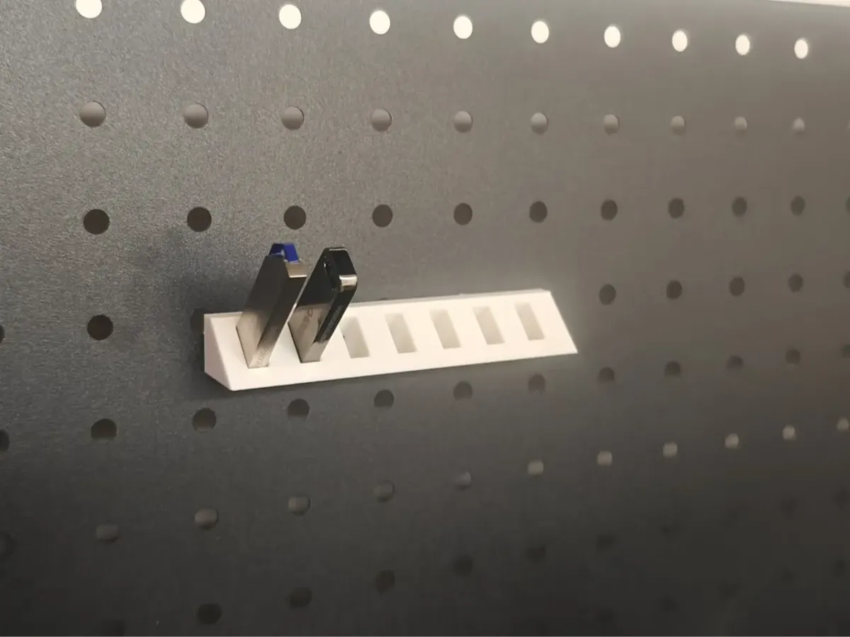 Rangement USB pour panneau perforé compatible