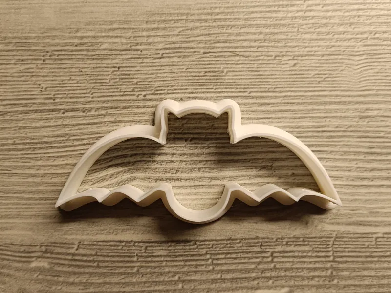 Cookie cutter bat