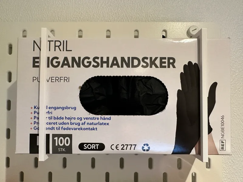 Skadis glove holder