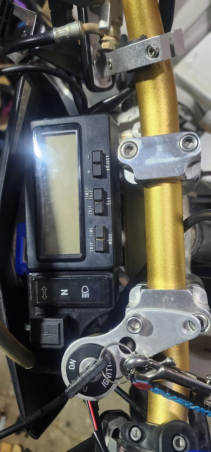 DRZ 400E instrument cluster USB Mount