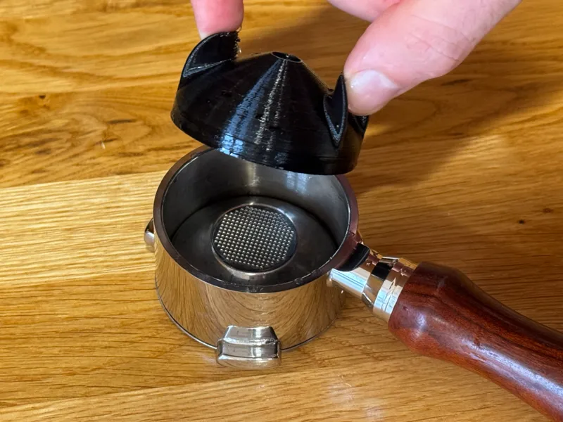 Bottomless portafilter spout / outlet