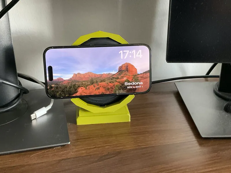 Mophie Wireless Charger Base for iOS 17