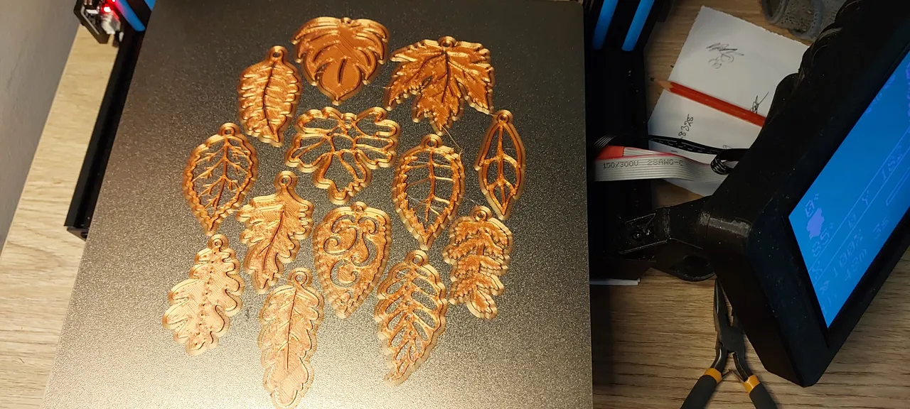 Leaf Design Earrings view 3