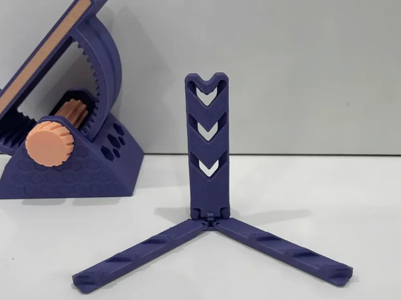 Foldable phone stand