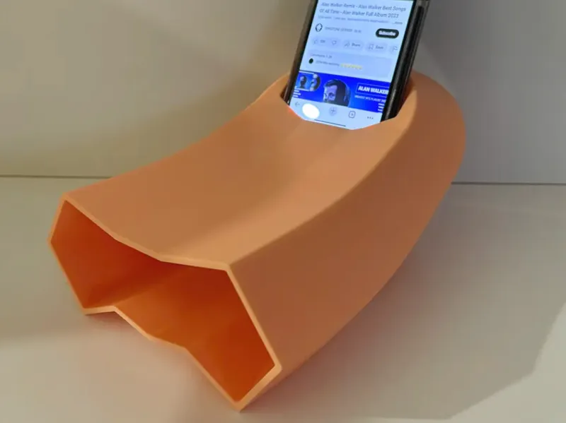 Phone docking station