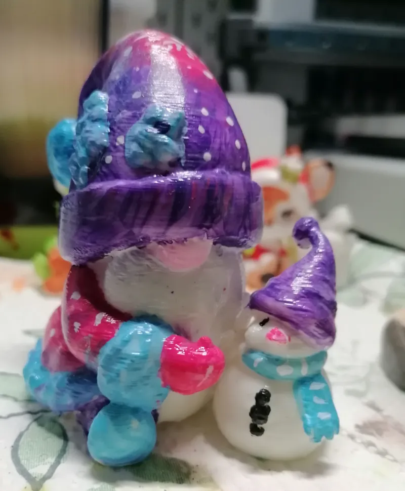 Wichtel mit Schneemann