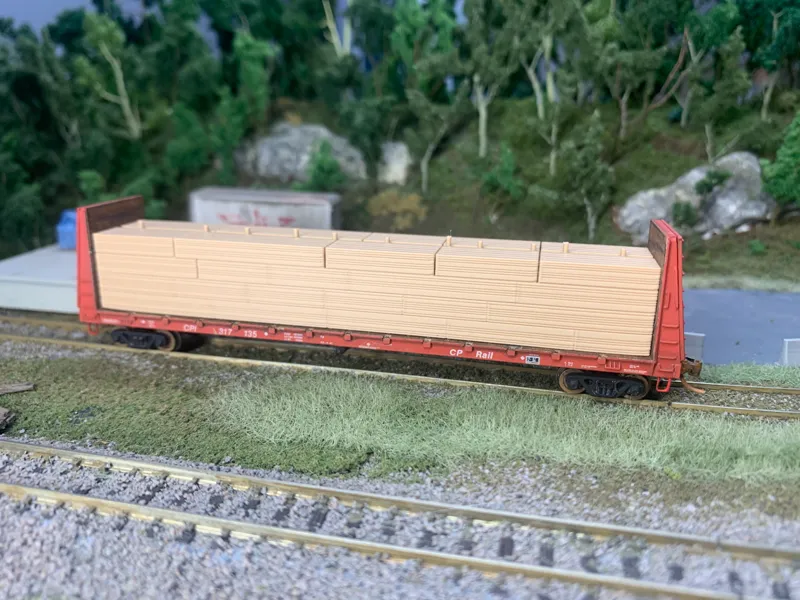 MT 61' Bulkhead Flat Car Lumber Load (Style B)