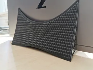 Laptop stand flexure with automatic adjustment