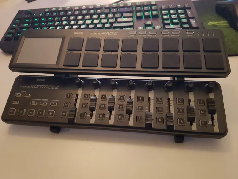 Dual Korg Nano series desk stand