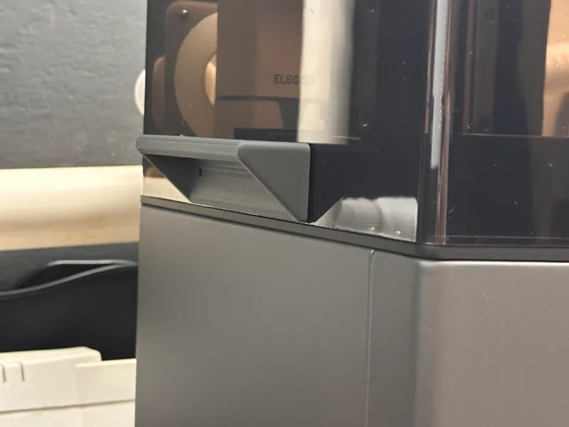 Side handle for resin 3D printer lids