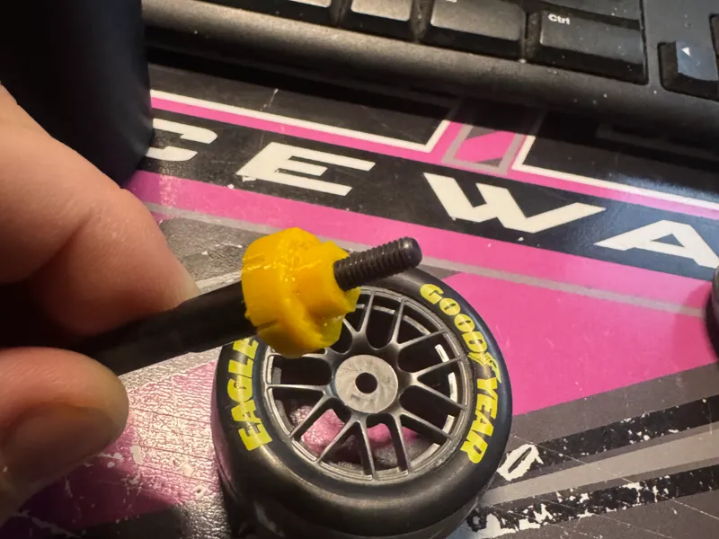 Losi Nascar Tire Brake-In Adapter. 12mm to 8mm