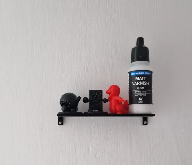 Little shelf for miniatures