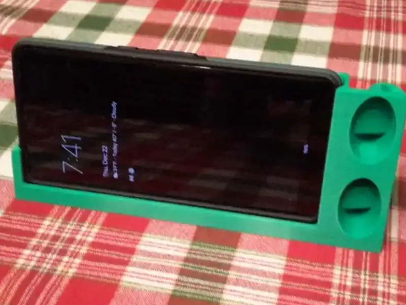 Pixel 7 Pro Stand and Amp Landscape