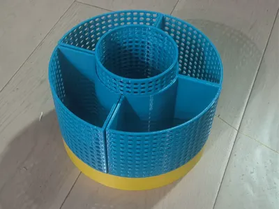 Spinning Pen Holder