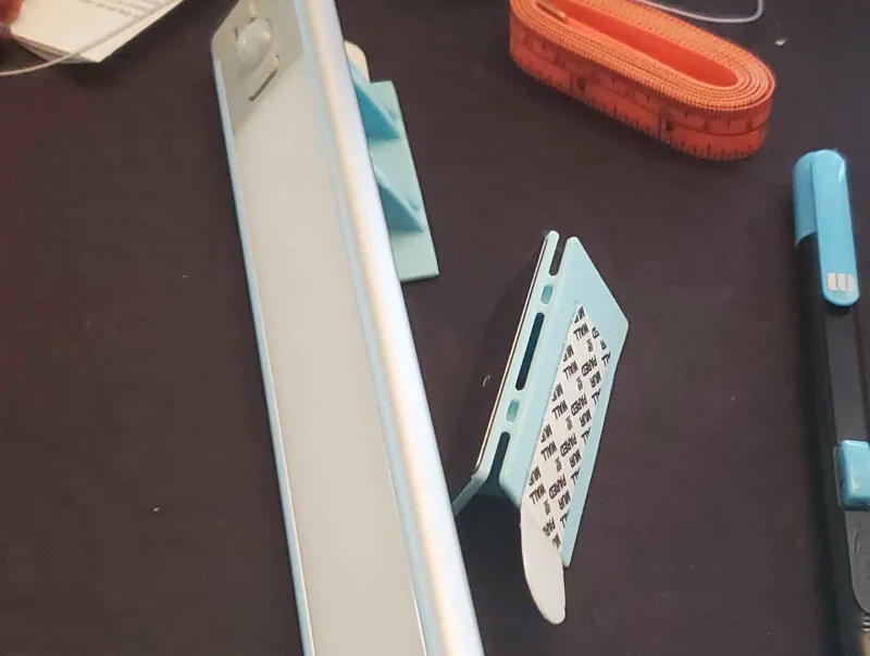 Light mounting angle bracket
