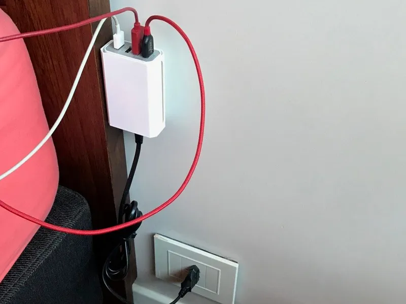 Mopower 4-Port Portable USB Charger support