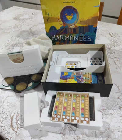 Harmonies game organizer ready to play (vertical)