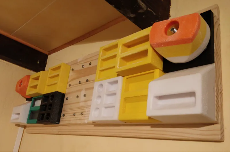 Modular Hangboard for Climbing Finger Training