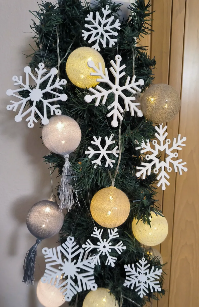 13 variants of snowflakes