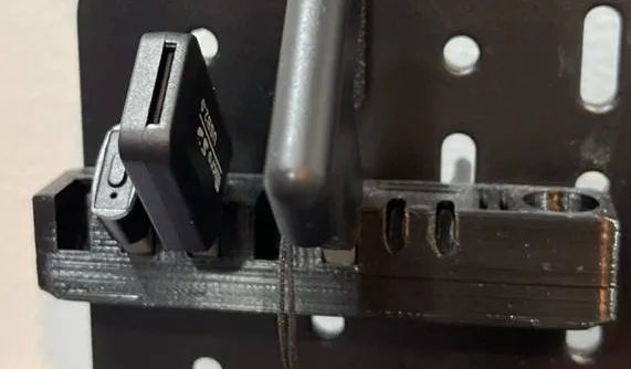 USB Holder for IKEA Skadis