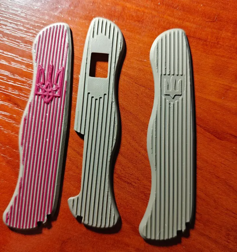 Victorinox Outrider cheeks 111