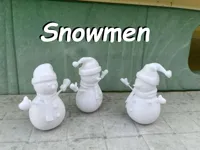 Bonhommes de neige avec gants et bonnets — photo 1