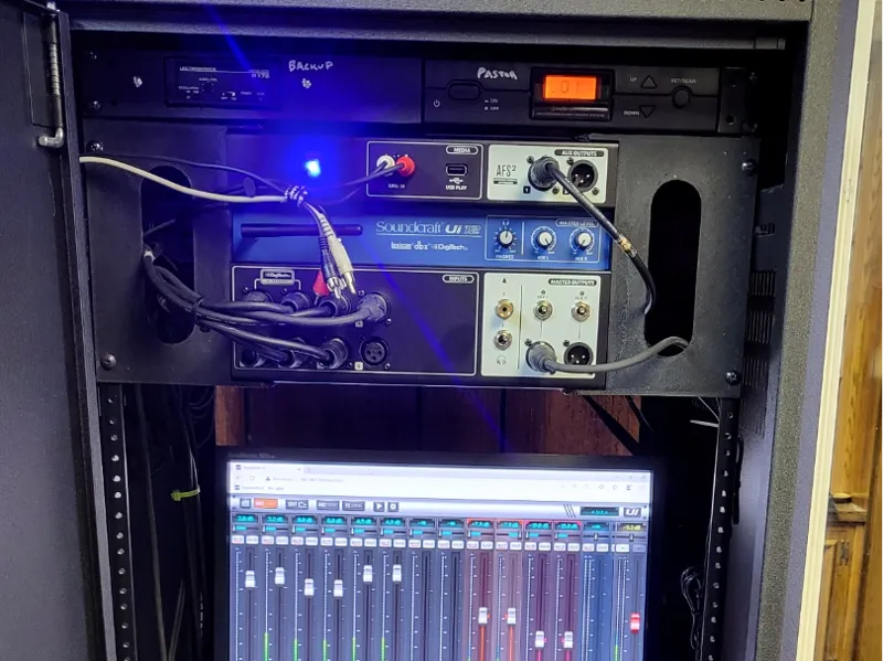 Soundcraft Ui12 mixer rackmount adapters