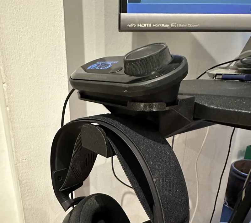 SteelSeries GameDAC desk mount with headset holder