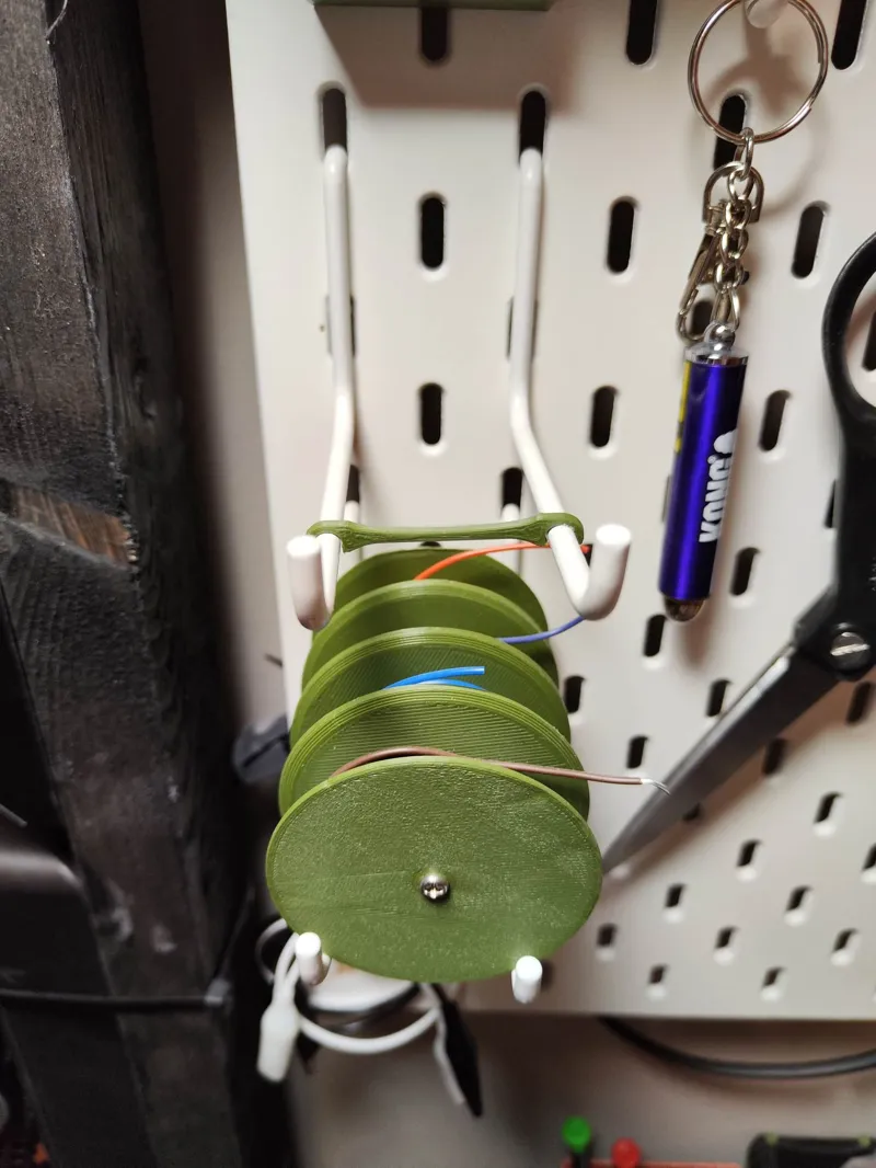 Securing pin for long Skadis hooks