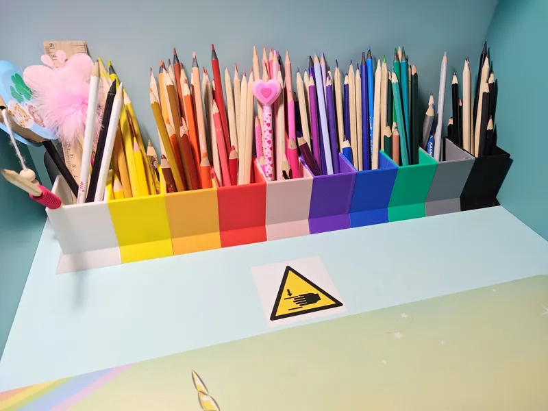 Multicolor crayon stand