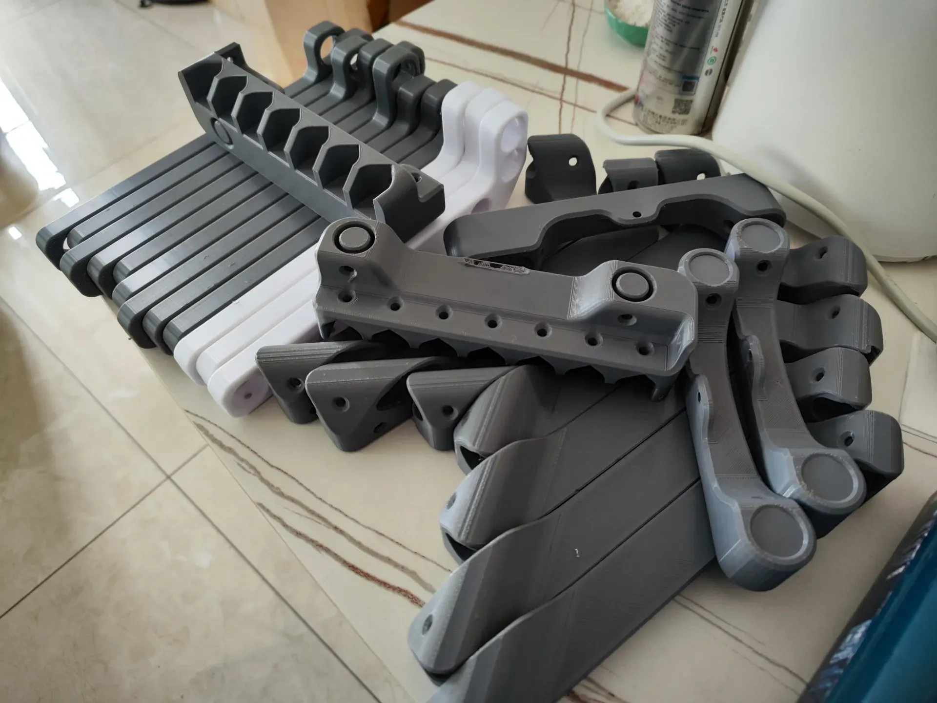 Highly practical and cost-effective narrow-slot shoe rack and ...