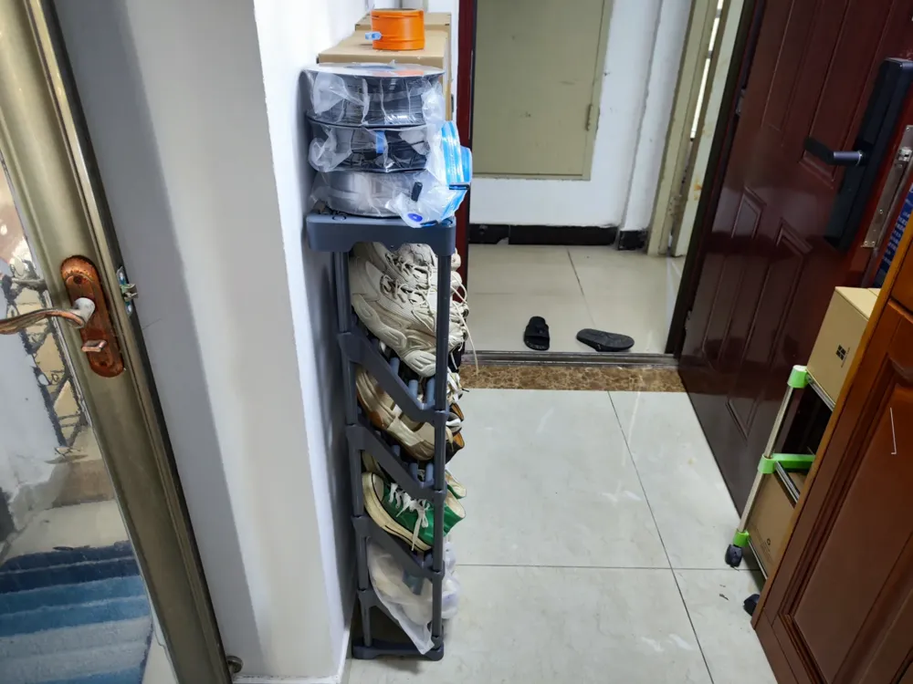 Highly practical and cost-effective narrow-slot shoe rack and ...