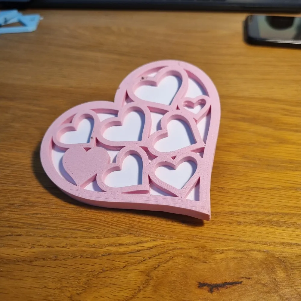 Heart-shaped picture frame by Jonathan Pinto - MakerWorld