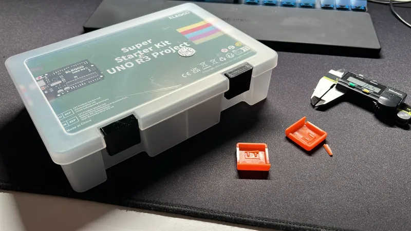 Uno R3 Starter Kit Box Latch