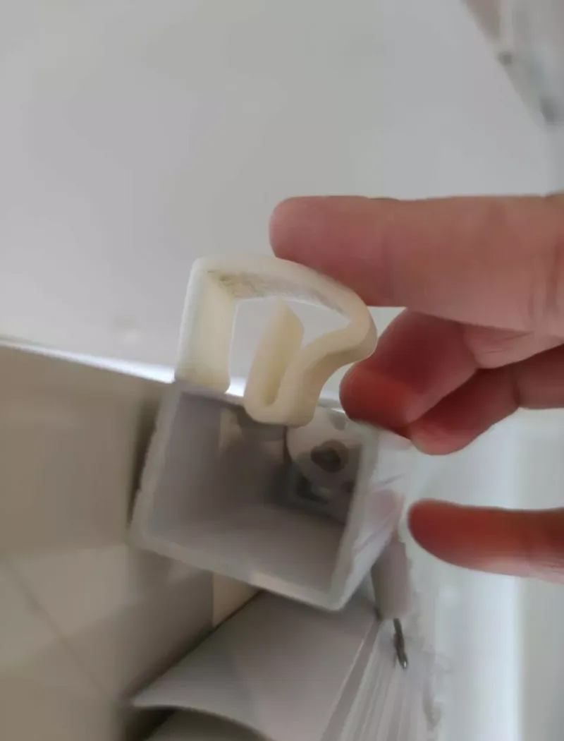 SUPPORTI TENDE PER INFISSI FISSAGGIO SENZA FORI
