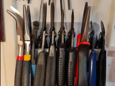Pliar hanger