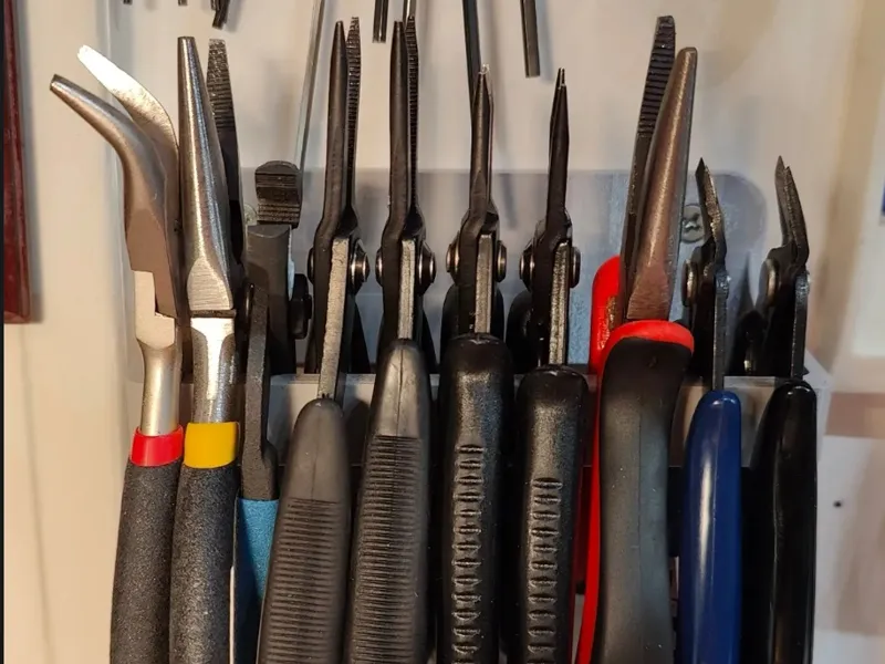 Pliar hanger