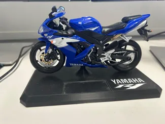 Maisto Yamaha R1 Stand with clock