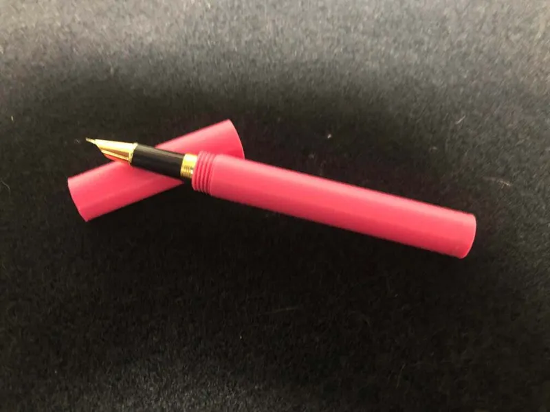 Fountain Pen with magnetic cap v1